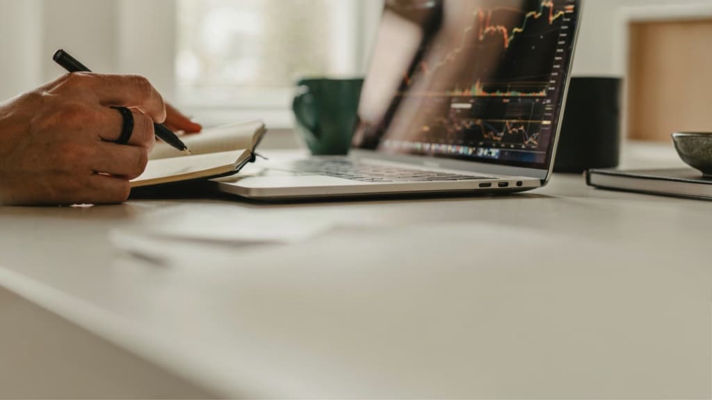 Trading journals vs. spreadsheets: which improves decisions